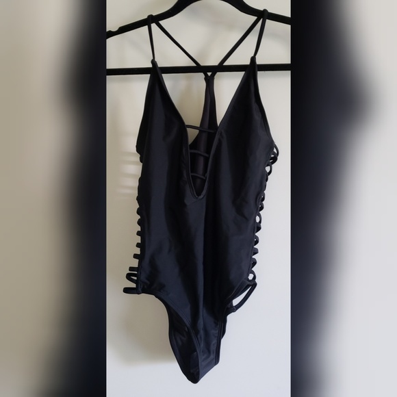 😀One piece monokini with cutouts - Picture 1 of 2